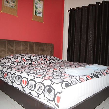 Pineapple Guesthouse Phuket Exterior photo