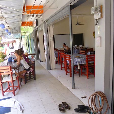 Pineapple Guesthouse Phuket Exterior photo