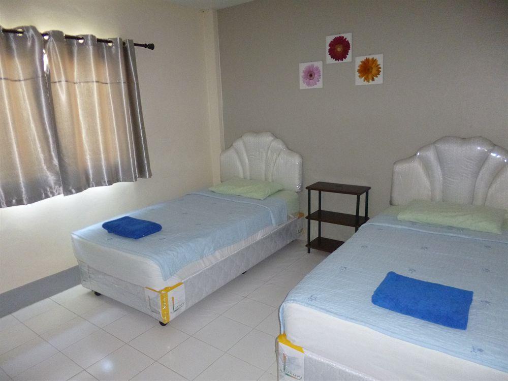 Pineapple Guesthouse Phuket Exterior photo