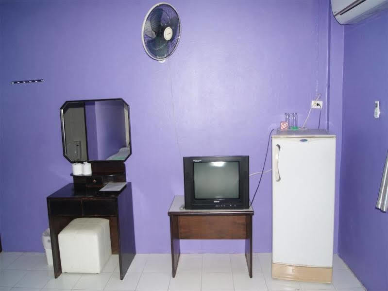 Pineapple Guesthouse Phuket Exterior photo