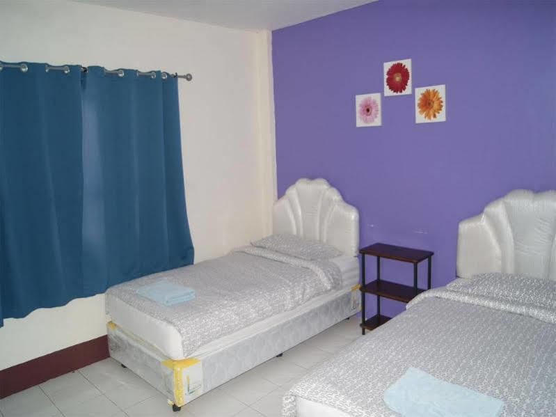 Pineapple Guesthouse Phuket Exterior photo