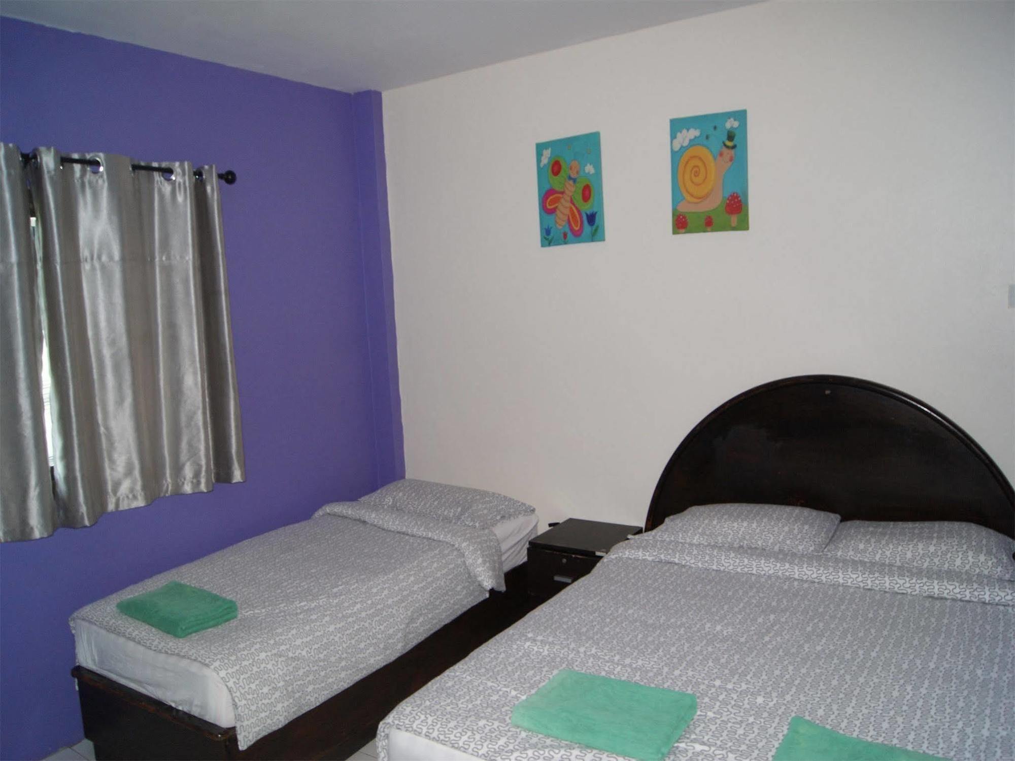 Pineapple Guesthouse Phuket Exterior photo