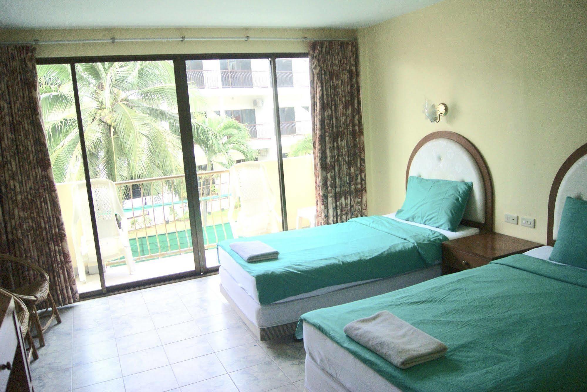 Pineapple Guesthouse Phuket Exterior photo